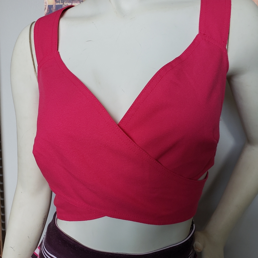 🦊Gabrielle Union pink top